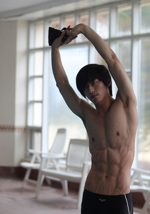 ナムグン ミンの 鍛えた腹筋 Mnetの最新ニュース K Pop ドラマ バラエティの韓流エンタメ情報ならmnet エムネット