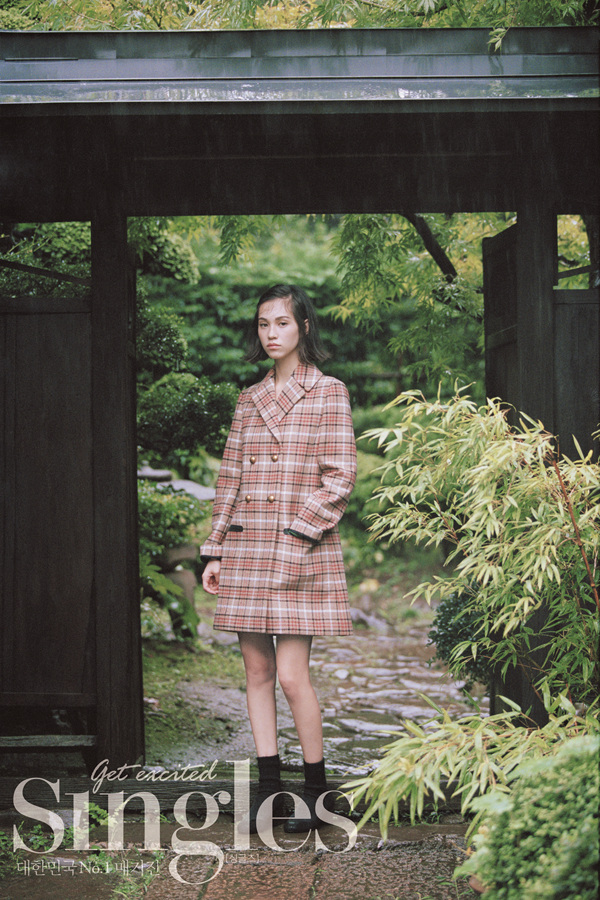 ムードの女神 水原希子 今秋トレンドカラーを提案するグラビア公開 Mnetの最新ニュース K Pop ドラマ バラエティの韓流エンタメ情報ならmnet エムネット