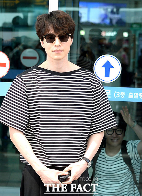 Photo イ ドンウク 空港で夏のファッションを披露 Mnetの最新ニュース K Pop ドラマ バラエティの韓流エンタメ情報ならmnet エムネット