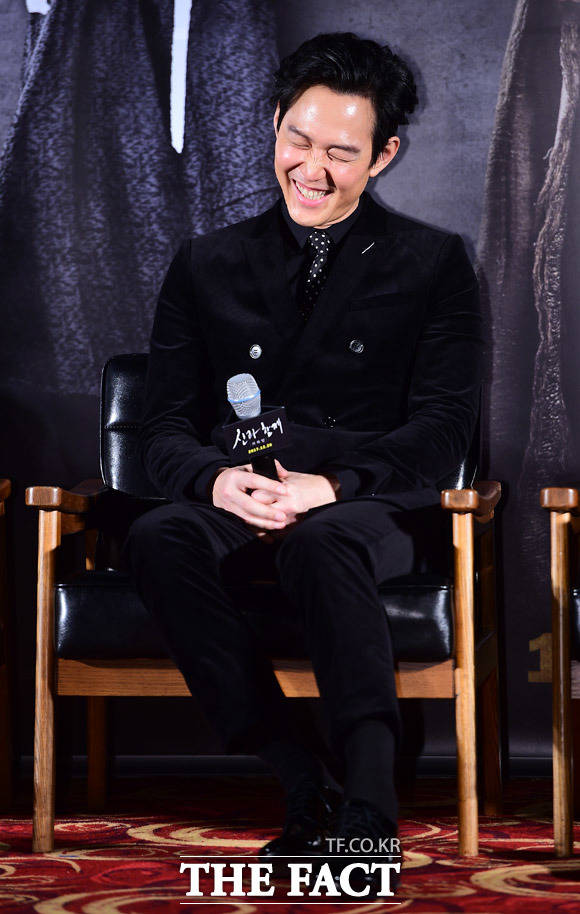 Photo イ ジョンジェ 強烈な眼差しvs少年の笑顔 Mnetの最新ニュース K Pop ドラマ バラエティの韓流エンタメ情報ならmnet エムネット